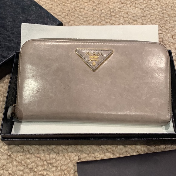 Prada Wallet - Picture 2 of 7